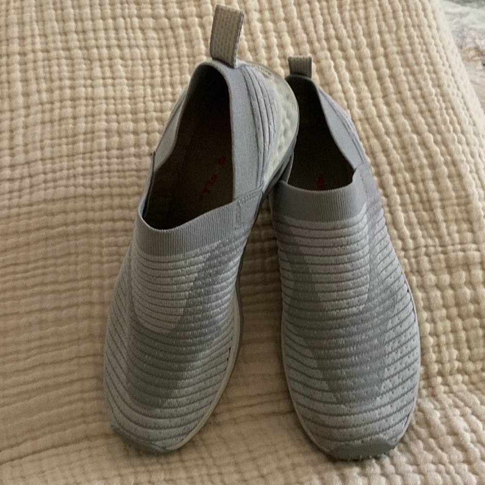 Merrell Selectgrip Woman’s 9 slip ons
